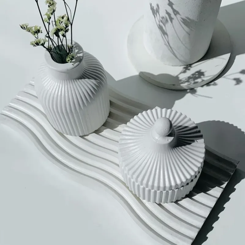 Concrete Sett Wavy Tray Vase