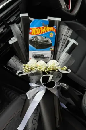 Hot Wheels McLaren W1 Bouquet