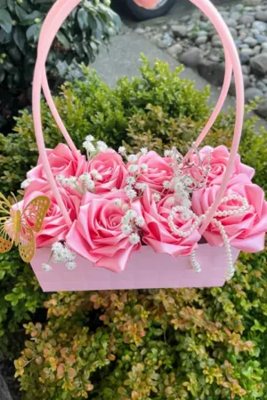 Eternal Rose Bouquet Basket (8 Roses)